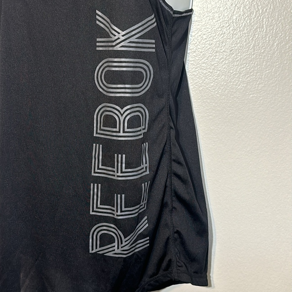 Reebok Top - Picture 5 of 6